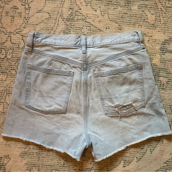 Women’s American Eagle jean shorts (highest rise ‘90s boyfriend short) size 10 - Picture 2 of 8